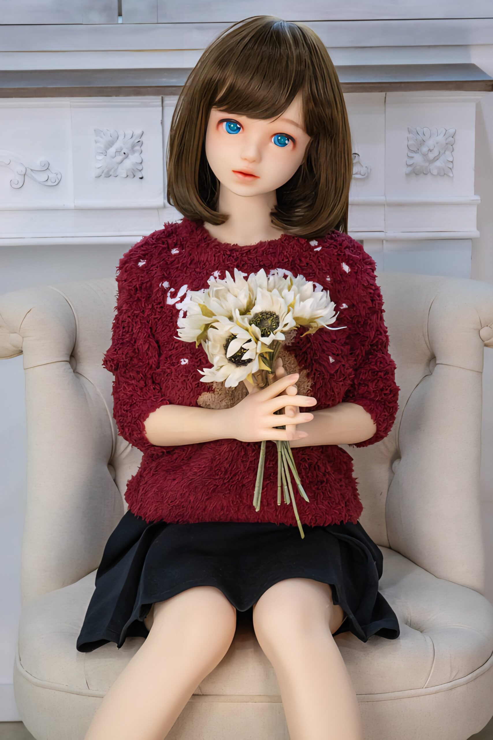 Orient Industry Berry Series Coco holding a bouquet